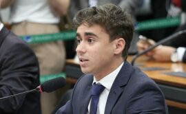 Imagem da notícia Comissão aprova projeto que proíbe escolas de promover alunos que não têm nota para passar de ano